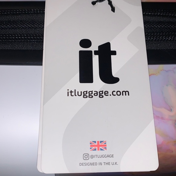 IT Luggage Bags It Luggage Sheen Metalik Hardside Spinner Carry On